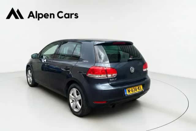 Volkswagen Golf (2010) thumbnail 3