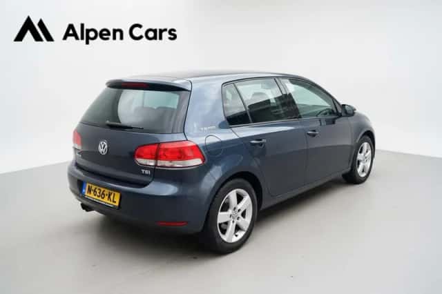 Volkswagen Golf (2010) thumbnail 4