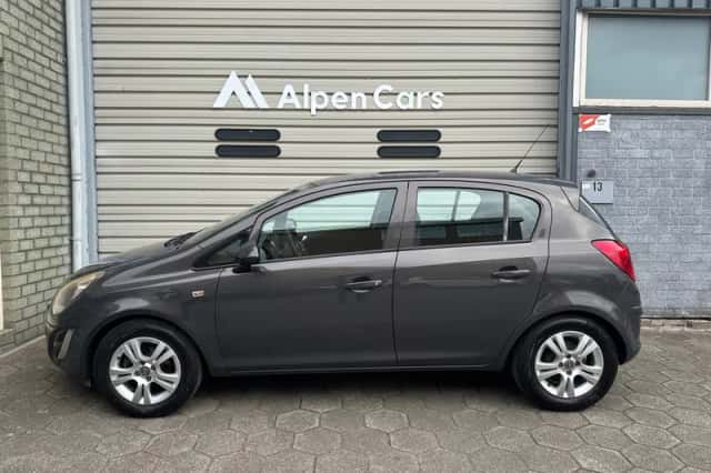 Opel Corsa (2013) thumbnail 2