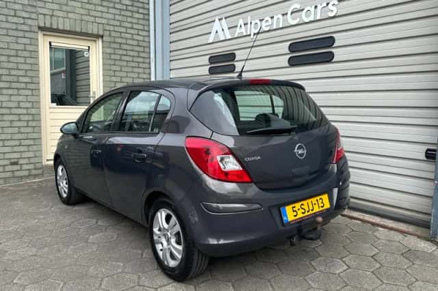 Opel Corsa (2013) thumbnail 3