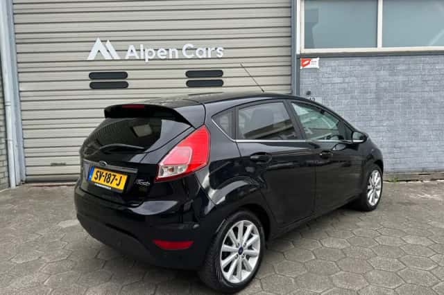 Ford Fiesta (2016) thumbnail 4