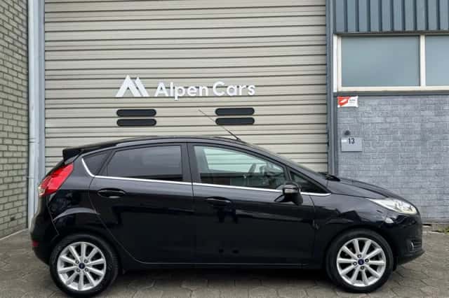Ford Fiesta (2016) thumbnail 5