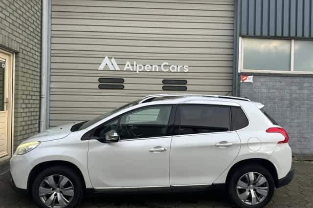 Peugeot 2008 (2016) thumbnail 2