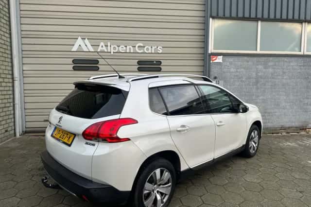 Peugeot 2008 (2016) thumbnail 4