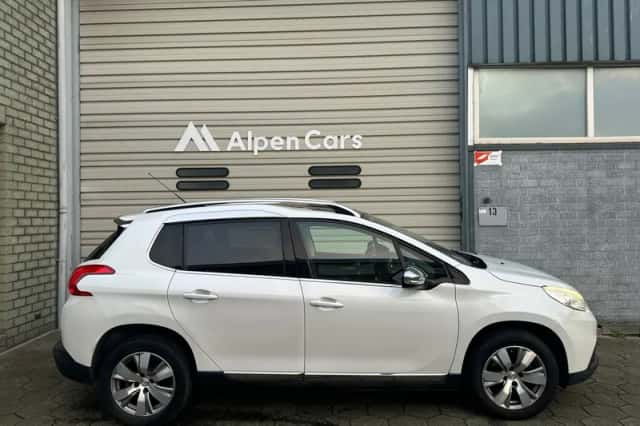 Peugeot 2008 (2016) thumbnail 5