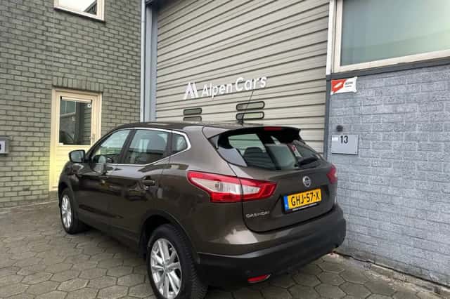 Nissan Qashqai (2017) thumbnail 3