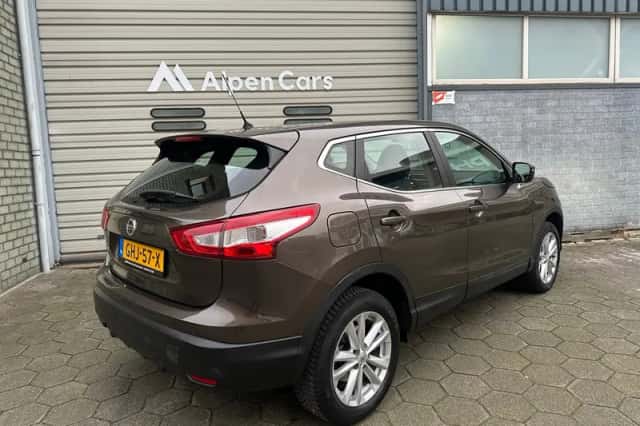 Nissan Qashqai (2017) thumbnail 4