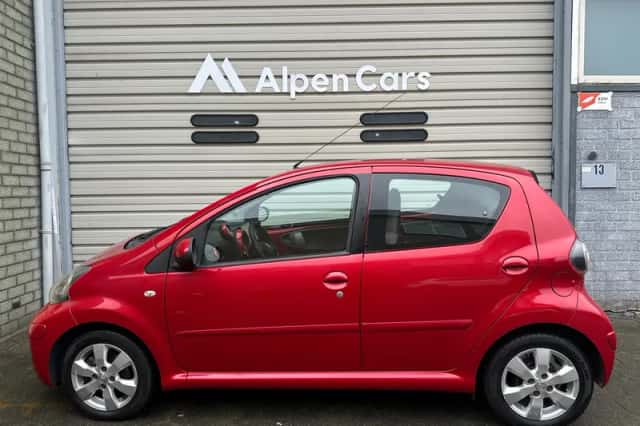 Toyota Aygo (2010) thumbnail 2