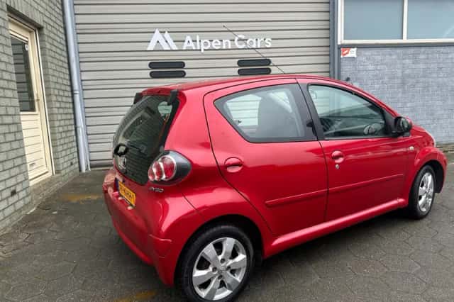 Toyota Aygo (2010) thumbnail 4