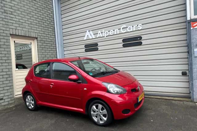 Toyota Aygo (2010) thumbnail 6