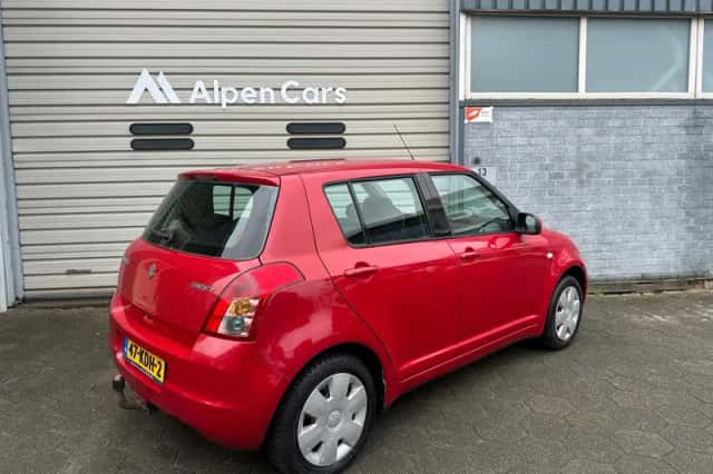 Suzuki Swift (2009) thumbnail 4