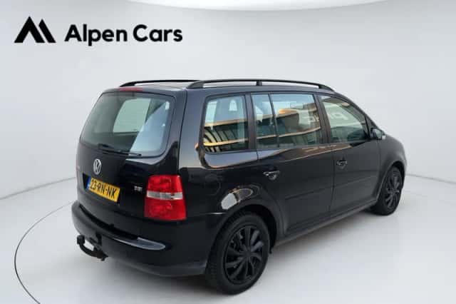 Volkswagen Touran (2005) thumbnail 4