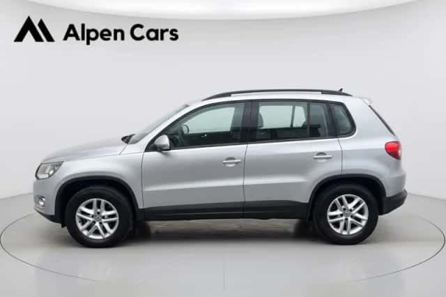 Volkswagen Tiguan (2010) thumbnail 2