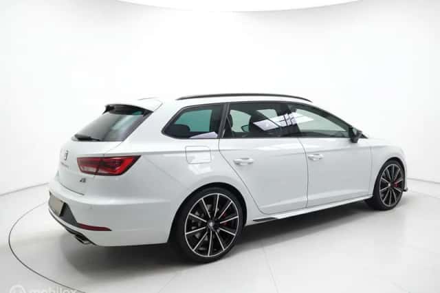 SEAT Leon (2017) thumbnail 2