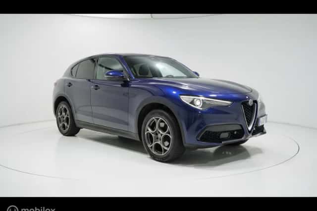 Alfa Romeo Stelvio (2017) thumbnail 2
