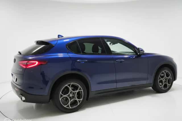 Alfa Romeo Stelvio (2017) thumbnail 6