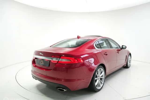 Jaguar XF (2014) thumbnail 3