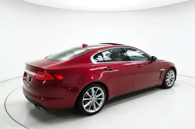 Jaguar XF (2014) thumbnail 5