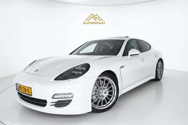 Porsche Panamera (2011) thumbnail 1
