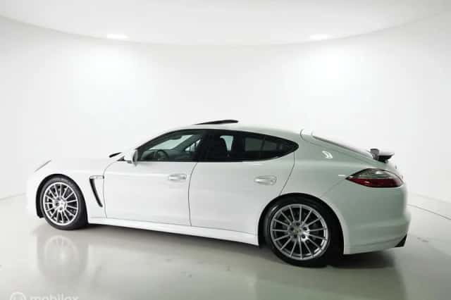 Porsche Panamera (2011) thumbnail 3