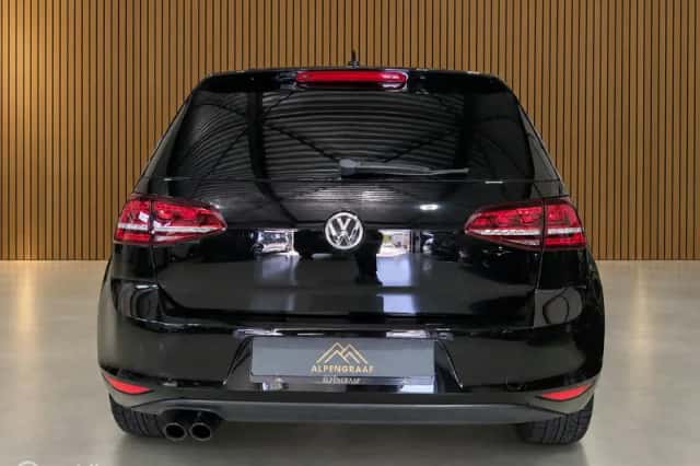 Volkswagen Golf (2015) thumbnail 5