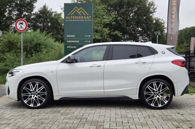 BMW X2 (2018) thumbnail 3