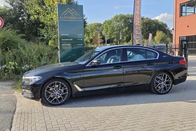 BMW 5-Serie (2018) thumbnail 2