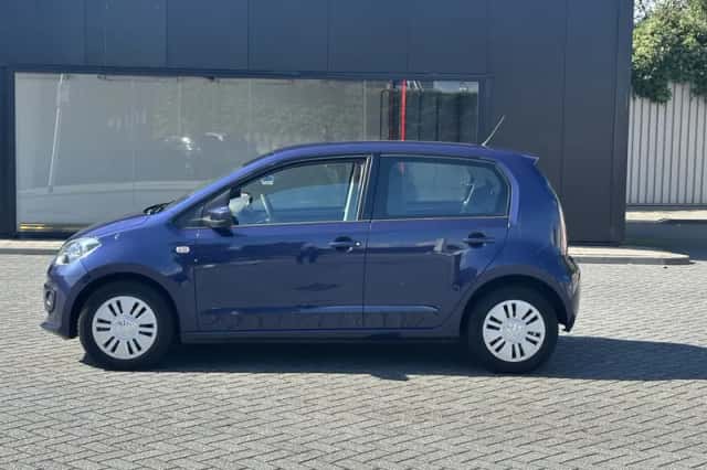 Volkswagen Up! (2015) thumbnail 2