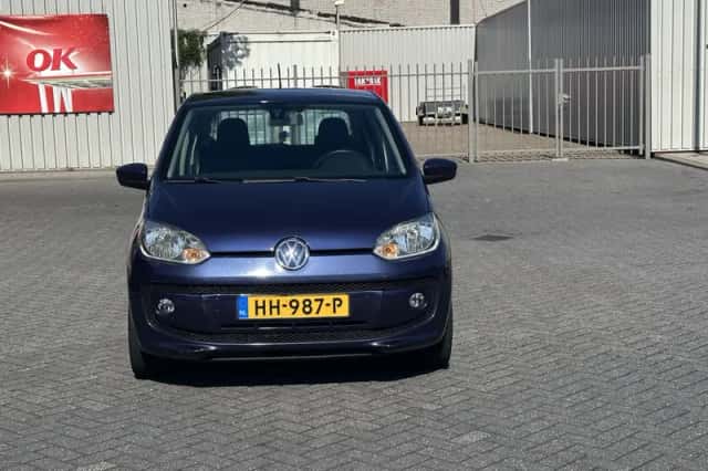 Volkswagen Up! (2015) thumbnail 3