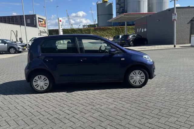 Volkswagen Up! (2015) thumbnail 4