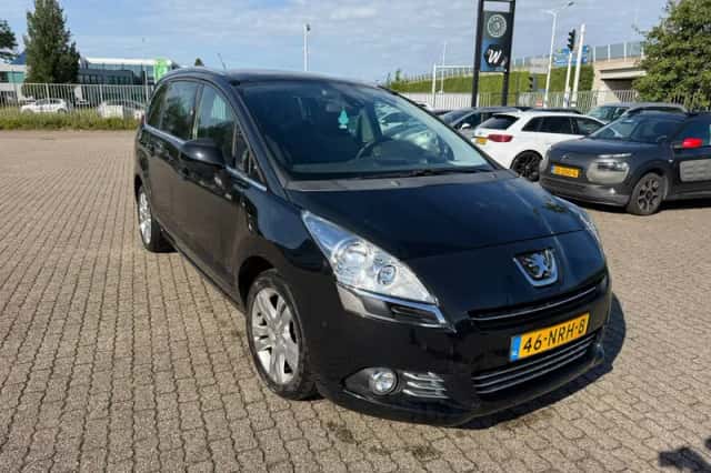 Peugeot 5008 (2010) thumbnail 3