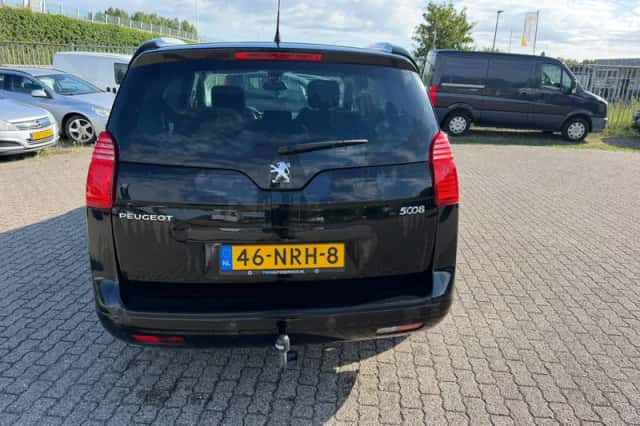 Peugeot 5008 (2010) thumbnail 6