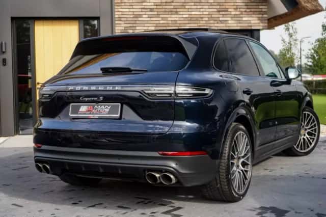Porsche Cayenne (2018) thumbnail 3