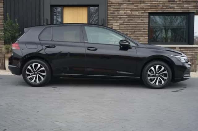 Volkswagen Golf (2021) thumbnail 4