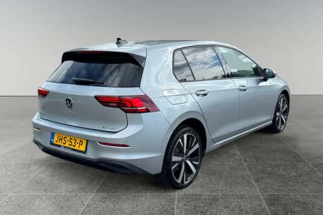 Volkswagen Golf (2025) thumbnail 3