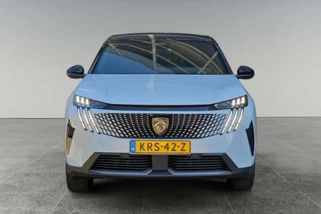 Peugeot 3008 (2025) thumbnail 2