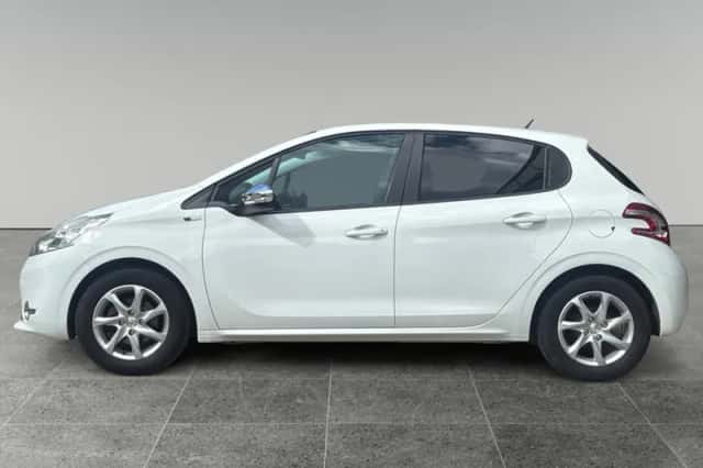 Peugeot 208 (2014) thumbnail 2