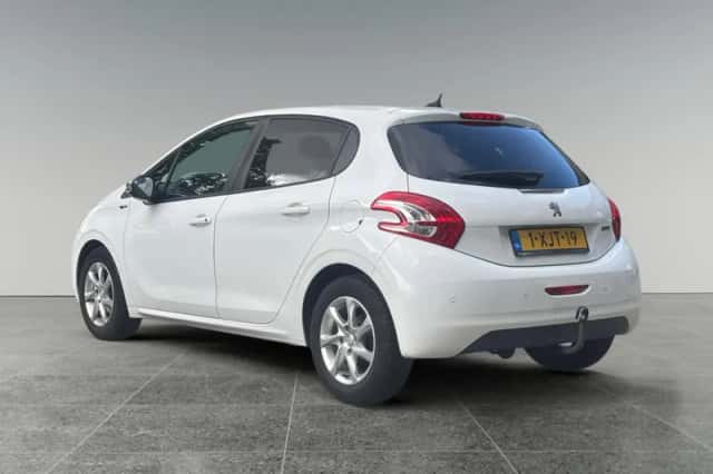 Peugeot 208 (2014) thumbnail 3