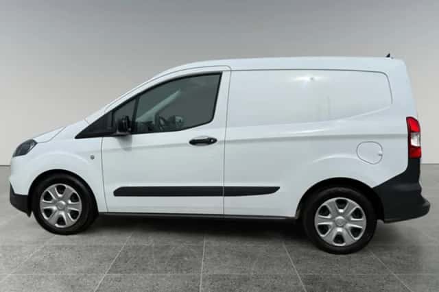 Ford Transit Courier (2023) thumbnail 2