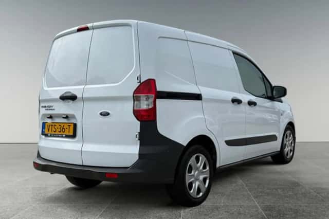 Ford Transit Courier (2023) thumbnail 5