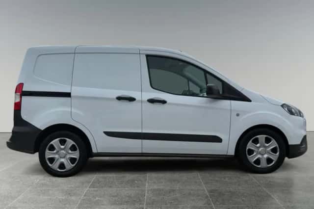 Ford Transit Courier (2023) thumbnail 6