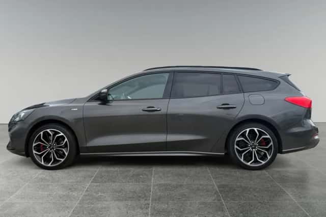 Ford Focus (2021) thumbnail 2