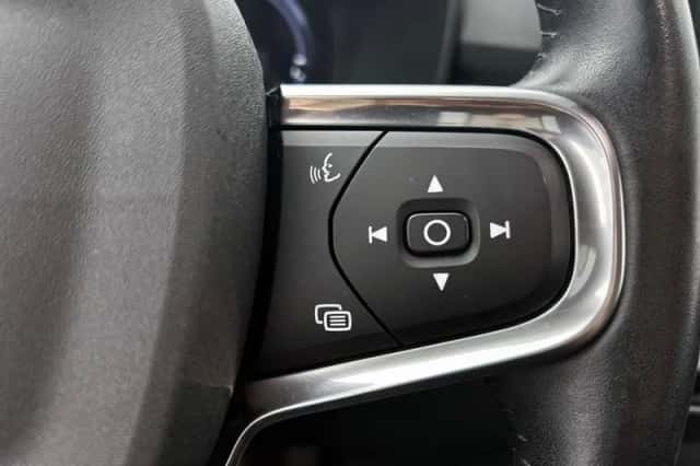 Volvo XC40 (2021) thumbnail 6