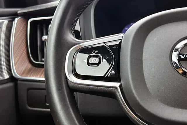 Volvo XC60 (2023) thumbnail 6
