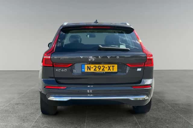 Volvo XC60 (2022) thumbnail 4