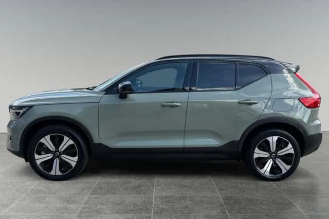 Volvo XC40 (2023) thumbnail 2