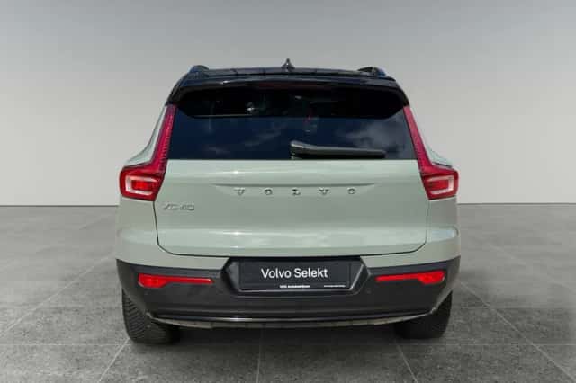Volvo XC40 (2023) thumbnail 4