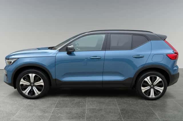 Volvo XC40 (2023) thumbnail 3