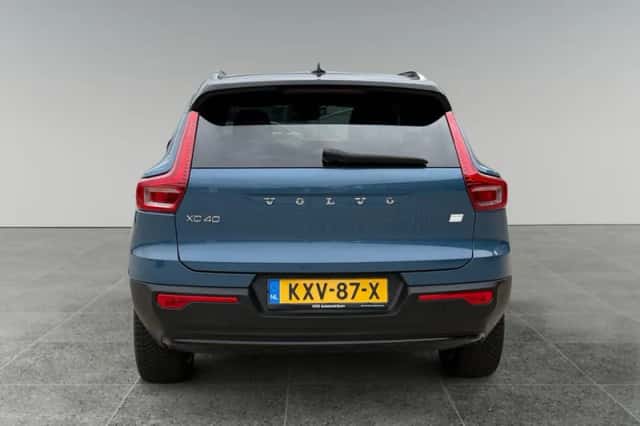 Volvo XC40 (2023) thumbnail 5