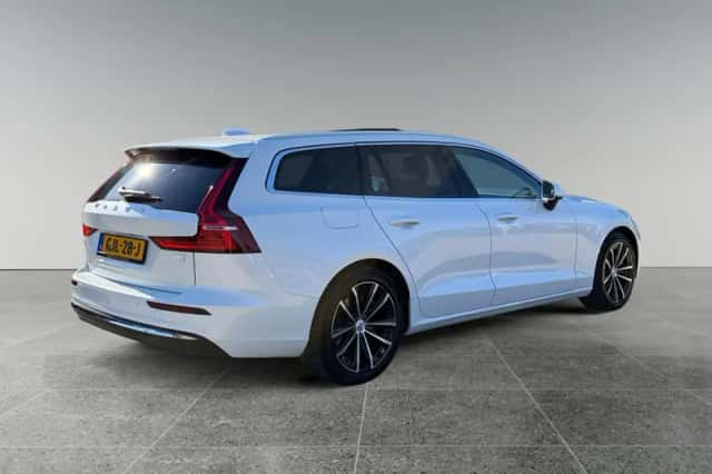 Volvo V60 (2022) thumbnail 5